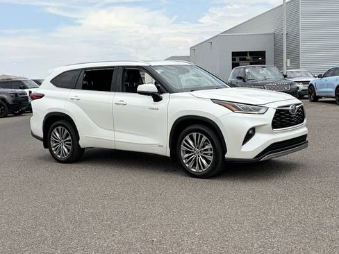 Used 2020 Toyota Highlander Platinum AWD/4WD image 4