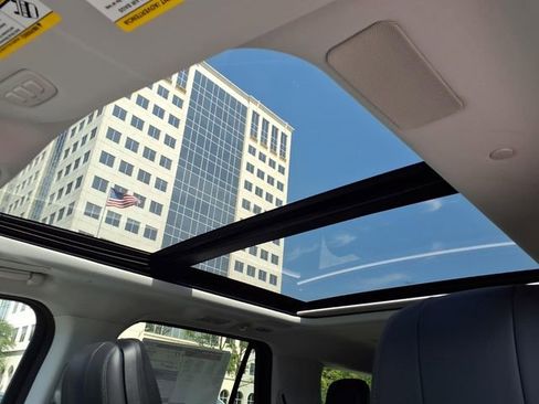 New 2026 Lincoln Navigator L Reserve AWD/4WD image 13