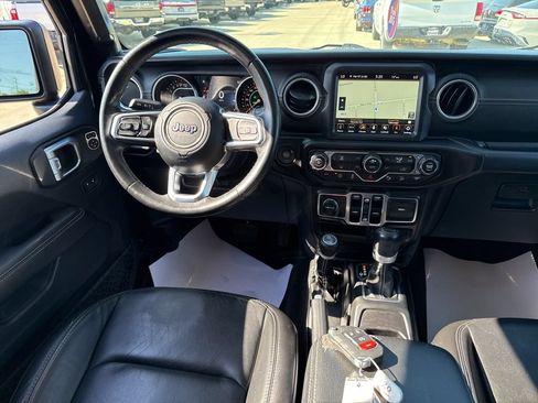 Used 2018 Jeep Wrangler Unlimited Sahara AWD/4WD image 9