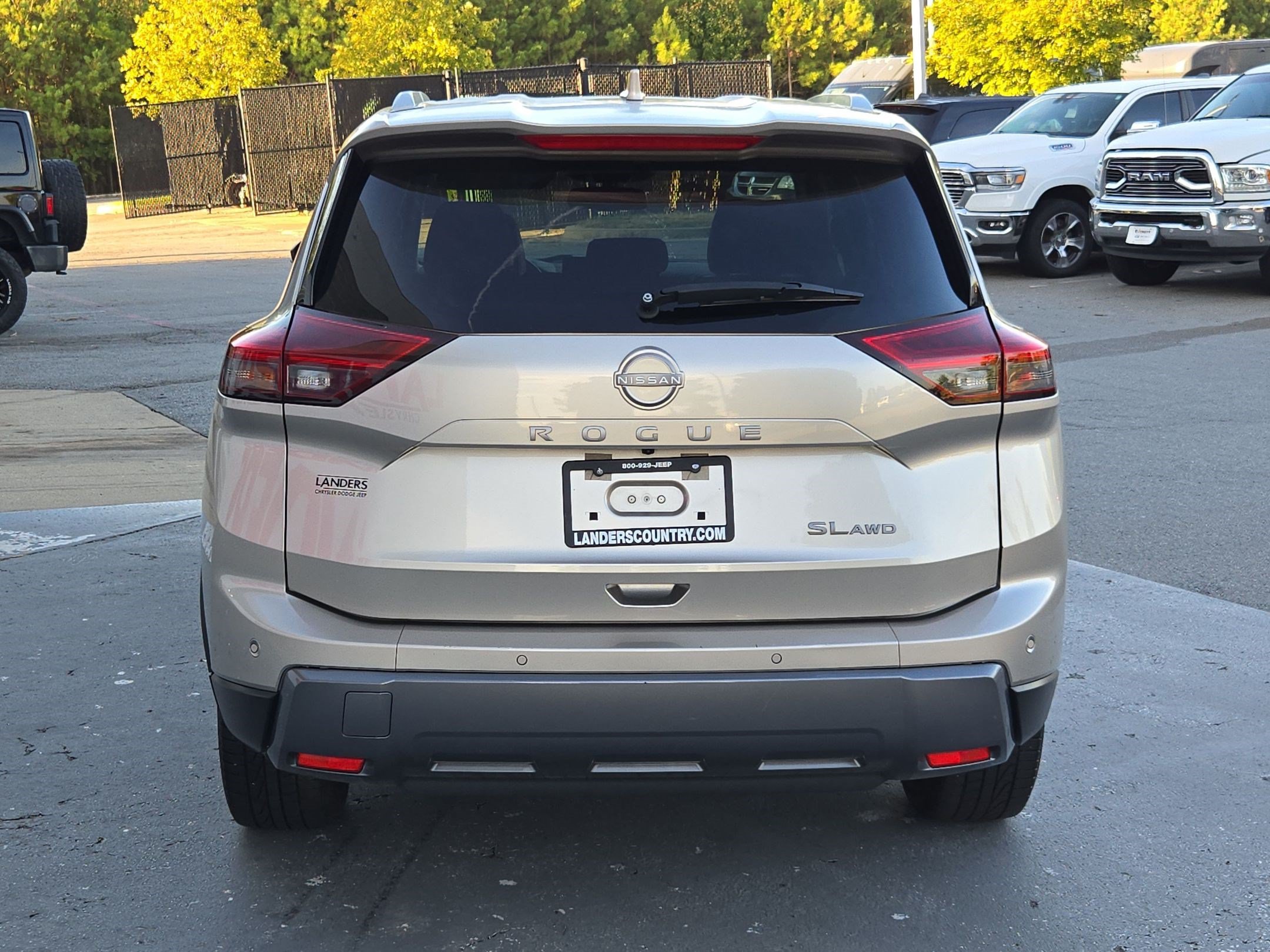 Used 2024 Nissan Rogue SL AWD/4WD image 6