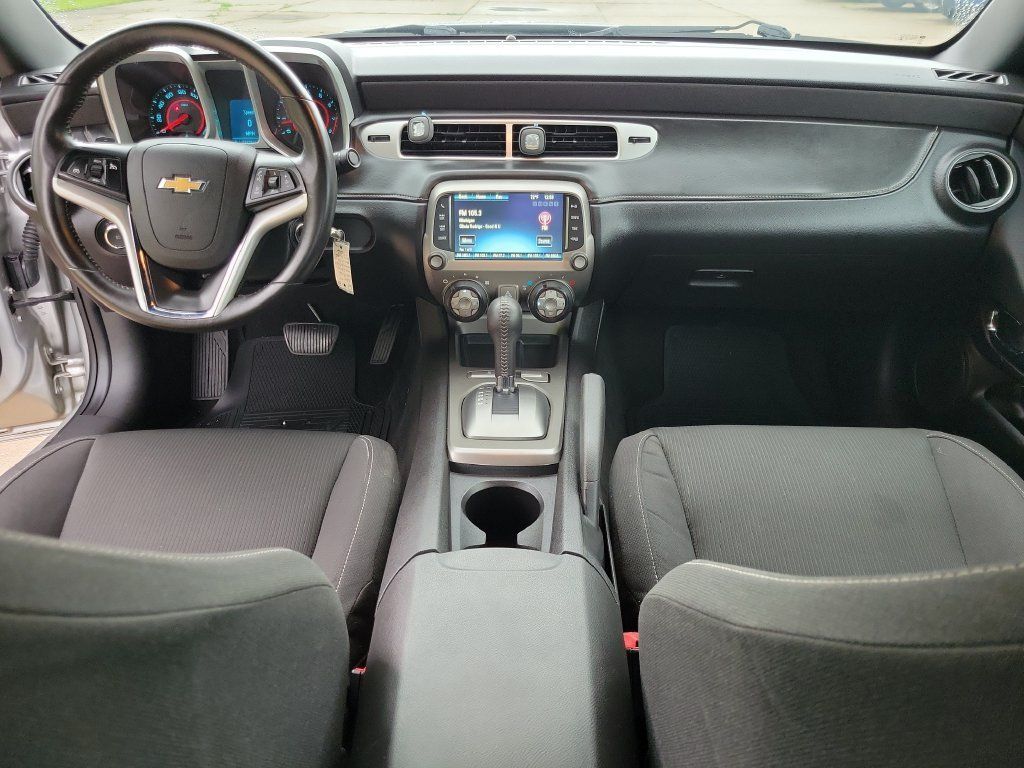 Used 2015 Chevrolet Camaro LT w/ 1LT Preferred Package RWD image 8