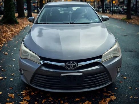 Used 2016 Toyota Camry SE image 1