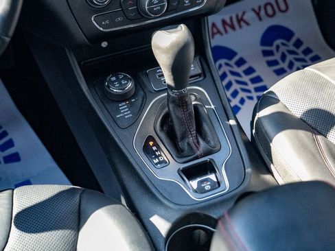 Used 2019 Jeep Cherokee Trailhawk image 22