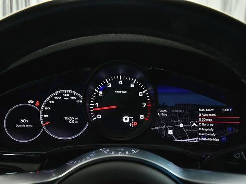 Used 2022 Porsche Cayenne Coupe image 38