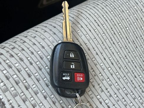 Used 2014 Toyota Camry LE FWD image 26