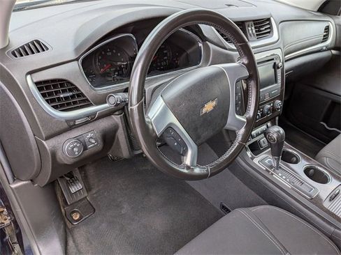 Used 2017 Chevrolet Traverse LT w/ Style and Technology Package image 11