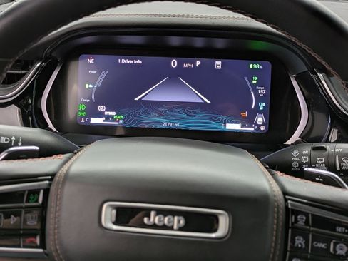 Used 2023 Jeep Grand Cherokee Summit w/ Luxury Tech Group V AWD/4WD image 33
