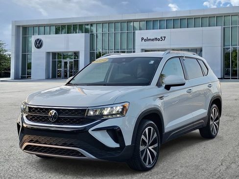 Certified 2024 Volkswagen Taos SE w/ Panoramic Sunroof Package FWD image 3