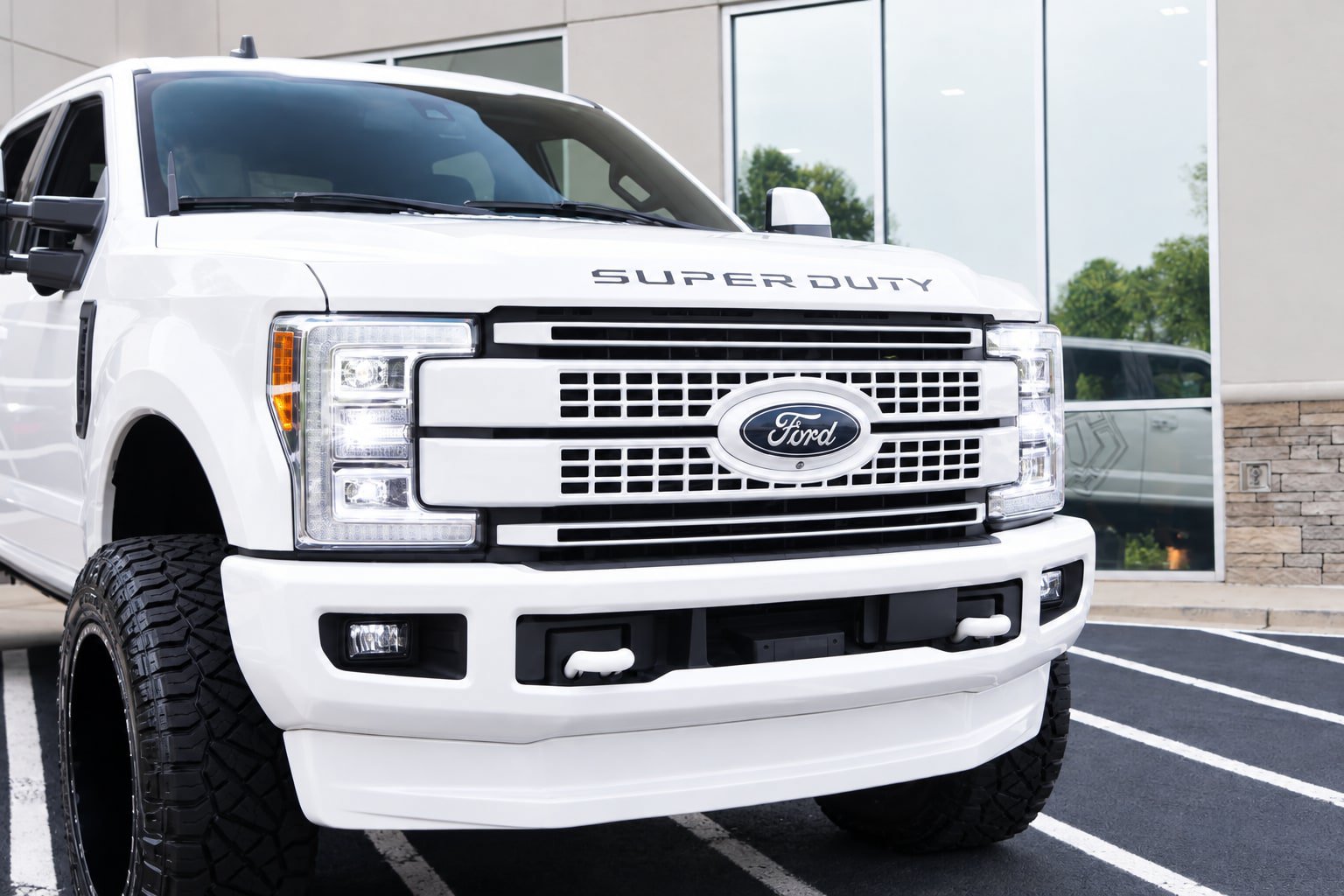 Used 2019 Ford F250 Platinum w/ Platinum Ultimate Package AWD/4WD image 3