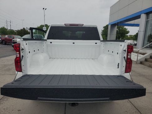 Used 2024 Chevrolet Silverado 1500 LT AWD/4WD image 16