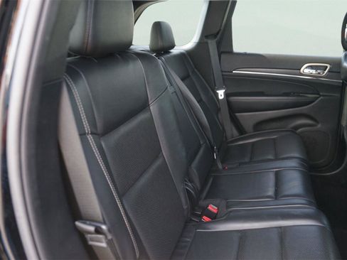 Used 2017 Jeep Grand Cherokee Limited w/ Luxury Group II AWD/4WD image 17