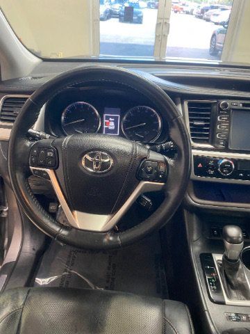 Used 2014 Toyota Highlander Limited AWD/4WD image 21