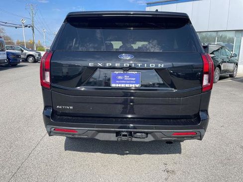 Certified 2025 Ford Expedition Active image 3
