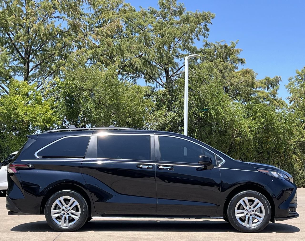 Used 2023 Toyota Sienna XLE Woodland Edition AWD/4WD image 3