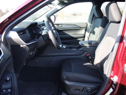 New 2026 Jeep Grand Cherokee L Laredo image 3