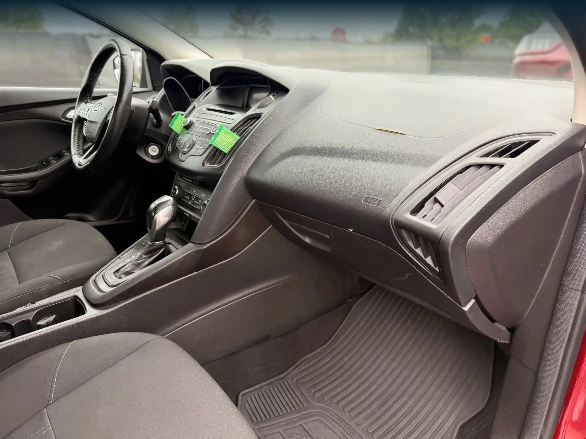 Used 2015 Ford Focus SE w/ SE Cold Weather Package FWD image 19