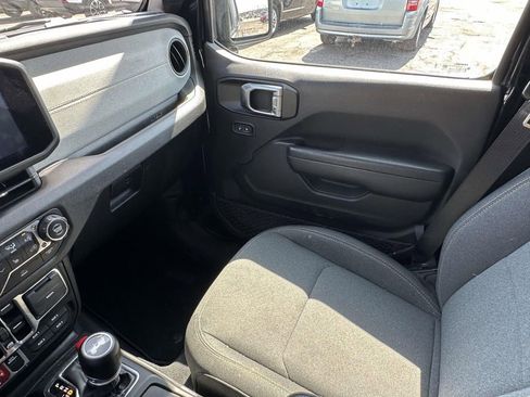 Used 2024 Jeep Wrangler Willys image 33
