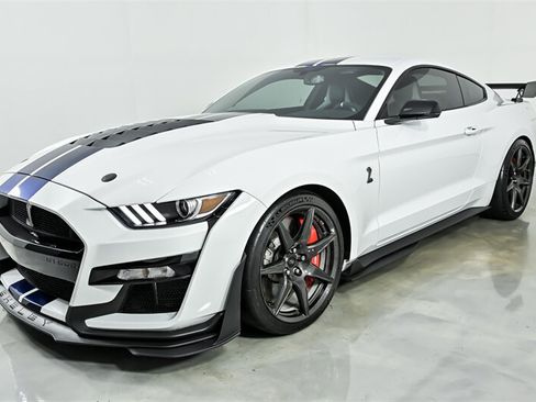 Used 2020 Ford Mustang Shelby GT500 w/ Carbon Fiber Track Pack RWD image 5