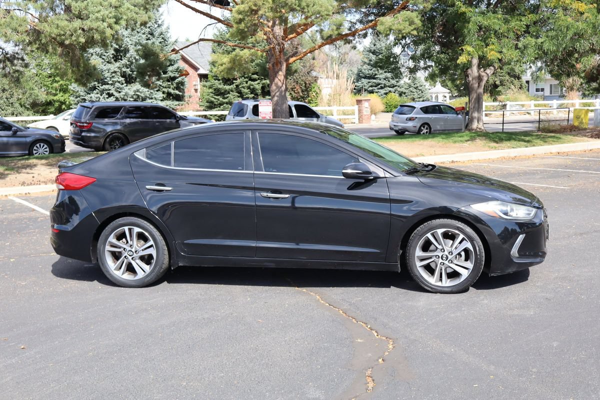 Used 2017 Hyundai Elantra Limited w/ Limited Tech Package 04 FWD image 3