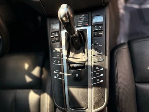 Used 2017 Porsche Macan S image 30