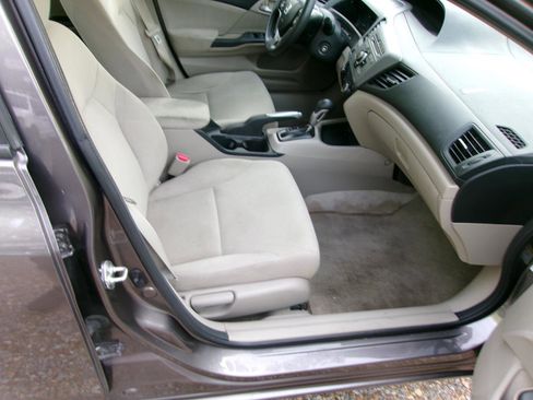 Used 2012 Honda Civic LX image 4