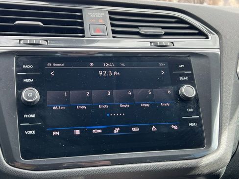 Used 2024 Volkswagen Tiguan SE image 33