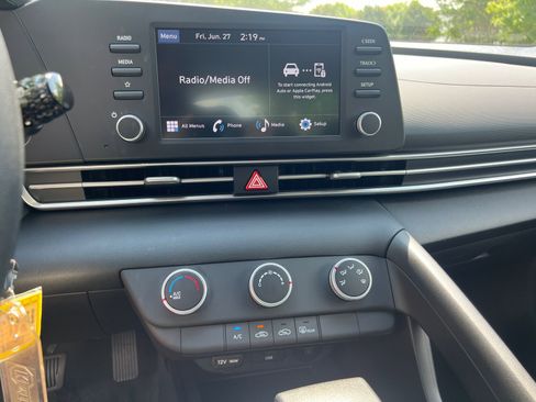 Used 2025 Hyundai Elantra SE image 22