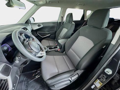 Certified 2025 Kia Soul LX w/ LX Technology Package FWD image 11