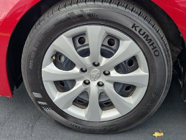 Used 2025 Toyota Corolla LE FWD image 5
