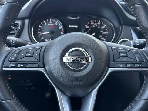 Used 2017 Nissan Rogue SV FWD image 23