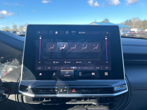 Used 2023 Jeep Compass Trailhawk w/ Sun and Sound Group AWD/4WD image 6