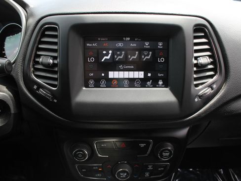 Used 2018 Jeep Compass Latitude w/ Popular Equipment Group AWD/4WD image 31