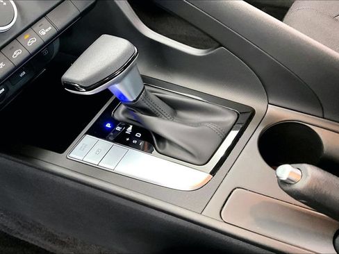 Certified 2024 Hyundai Elantra SE FWD image 14