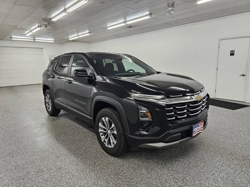 Used 2025 Chevrolet Equinox LT FWD image 3