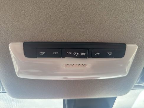 New 2025 Nissan Versa S w/ Trunk Package FWD image 18
