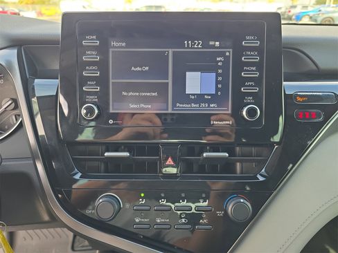 Used 2021 Toyota Camry LE image 17