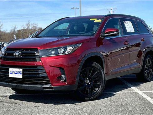 Used 2019 Toyota Highlander SE image 3