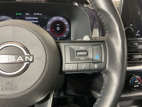 Used 2023 Nissan Pathfinder Platinum image 18