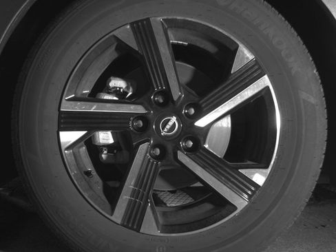 Used 2025 Nissan Sentra SV FWD image 15
