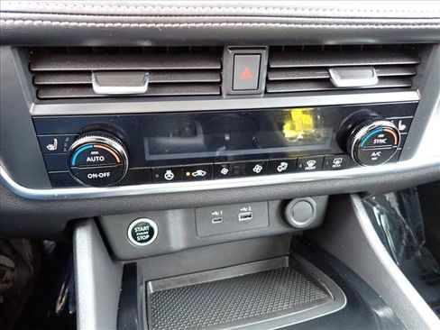 Used 2023 Nissan Rogue SV w/ SV Premium B Package image 22