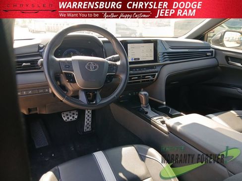 Used 2025 Toyota Camry SE FWD image 15