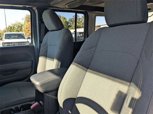 Used 2024 Jeep Wrangler Willys image 19