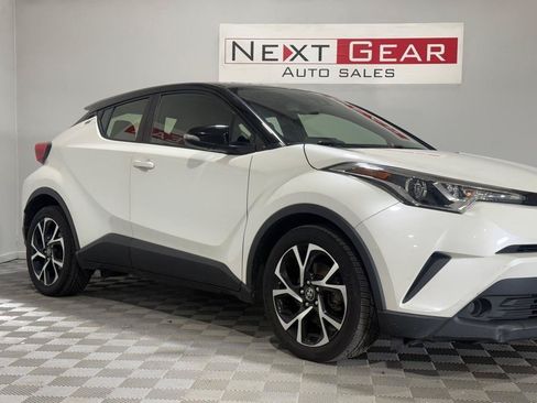 Used 2019 Toyota C-HR XLE FWD image 2