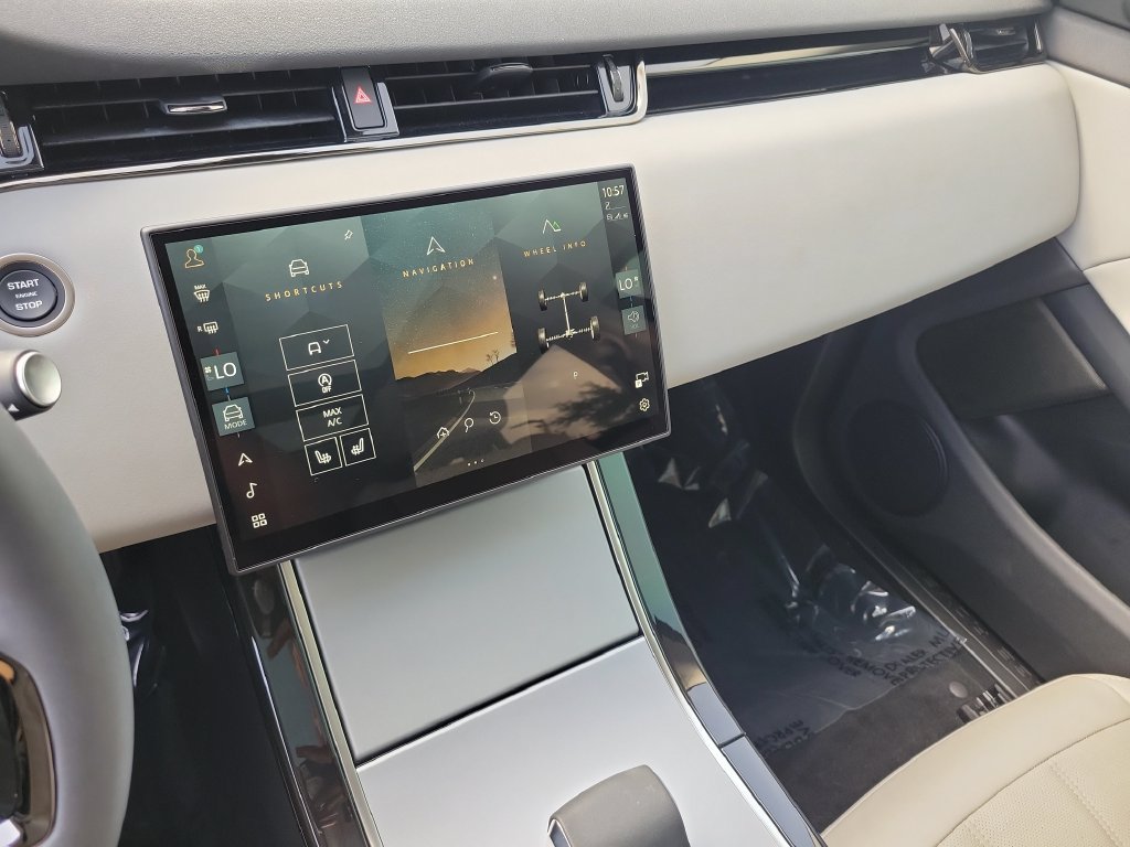 Used 2025 Land Rover Range Rover Evoque S AWD/4WD image 14