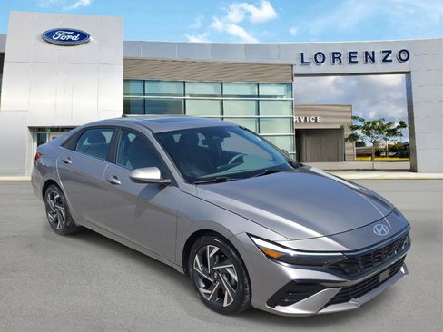 Used 2024 Hyundai Elantra SEL w/ Convenience Package FWD image 3