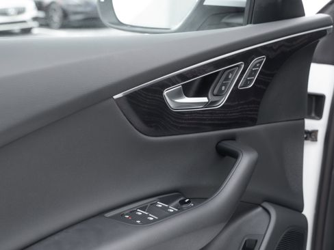 Used 2022 Audi Q8 Premium Plus w/ Premium Plus Package image 22