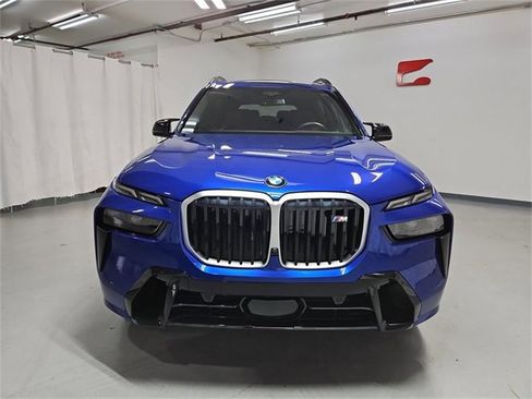 Used 2025 BMW X7 M60i image 3