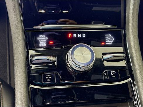 Used 2022 Jeep Grand Cherokee Summit w/ Luxury Tech Group V image 17