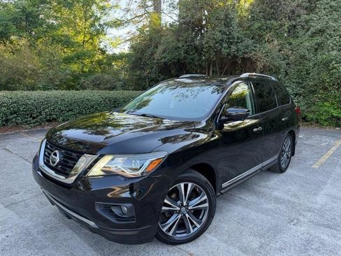 Used 2017 Nissan Pathfinder Platinum image 2