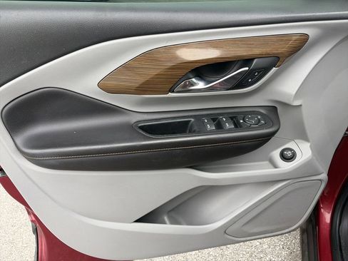 Used 2020 GMC Terrain SLE w/ Driver Convenience Package FWD image 17